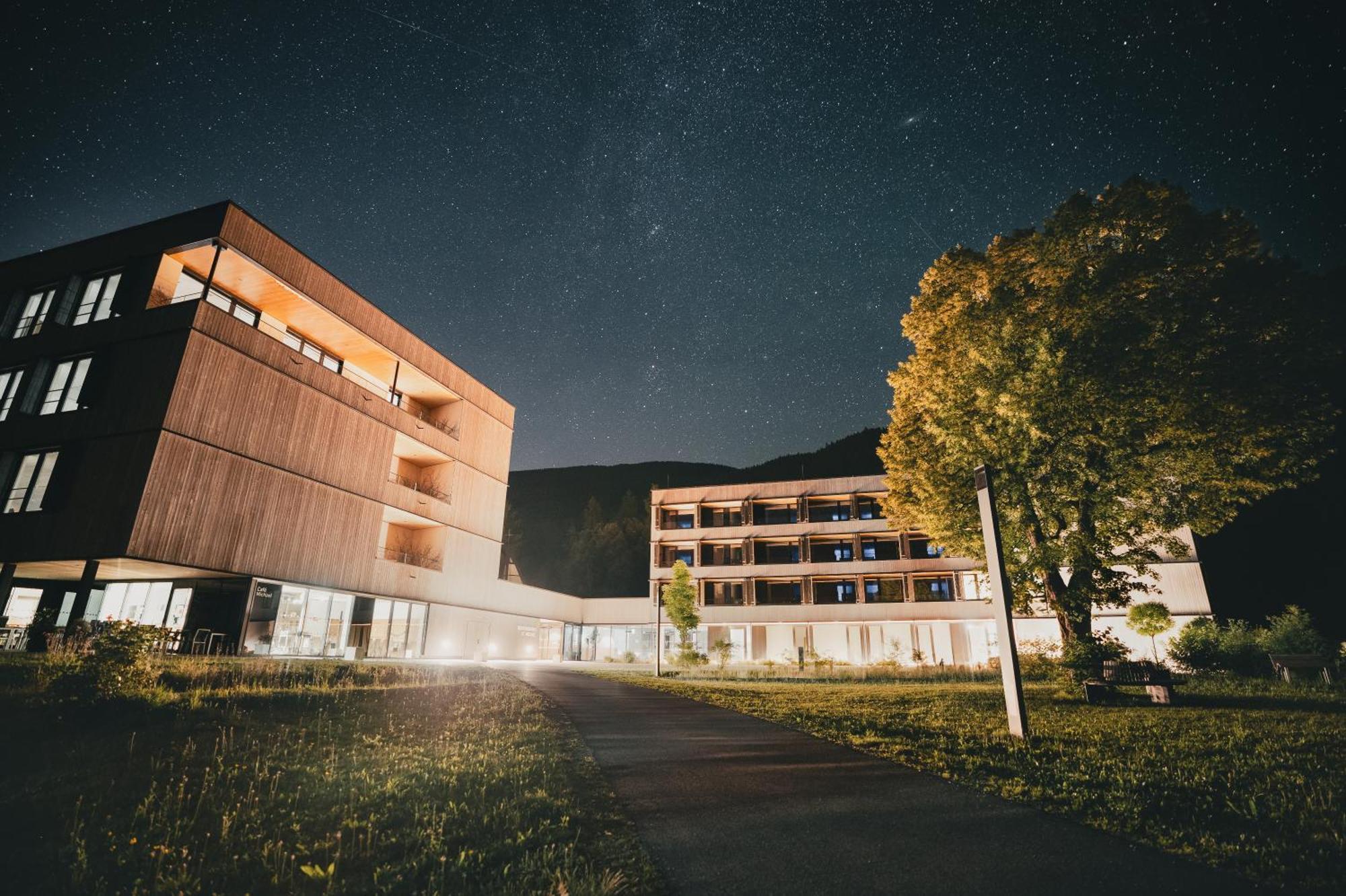 Hotel Bildungshaus St. Michael Matrei am Brenner Exterior foto