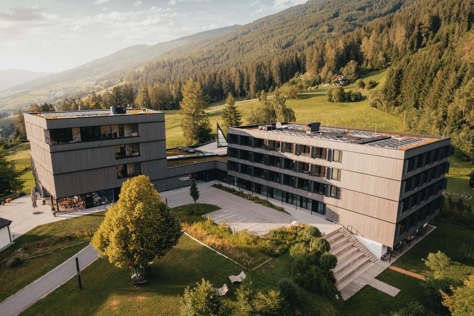 Hotel Bildungshaus St. Michael Matrei am Brenner Exterior foto